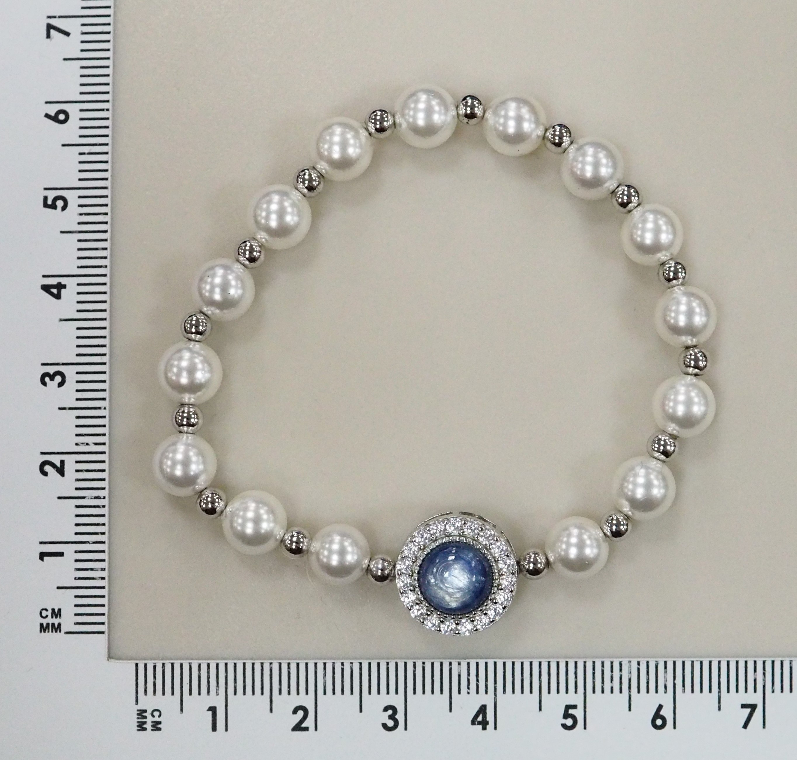 Серебряный браслет с кианитом и жемчугом